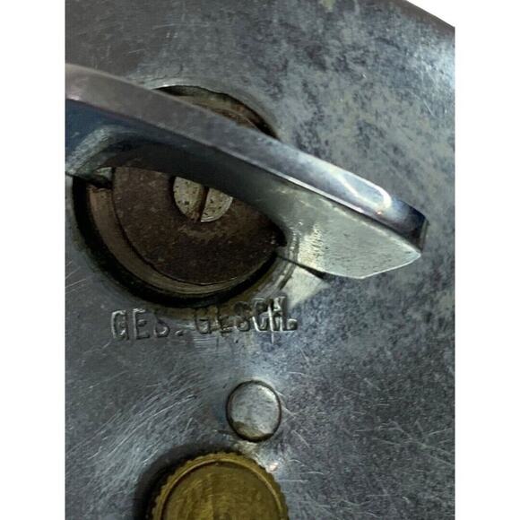 Vintage 1950s Germany Table Clock 8 Day Gesetzlich Geschutzt Silvertone Black - Picture 8 of 9